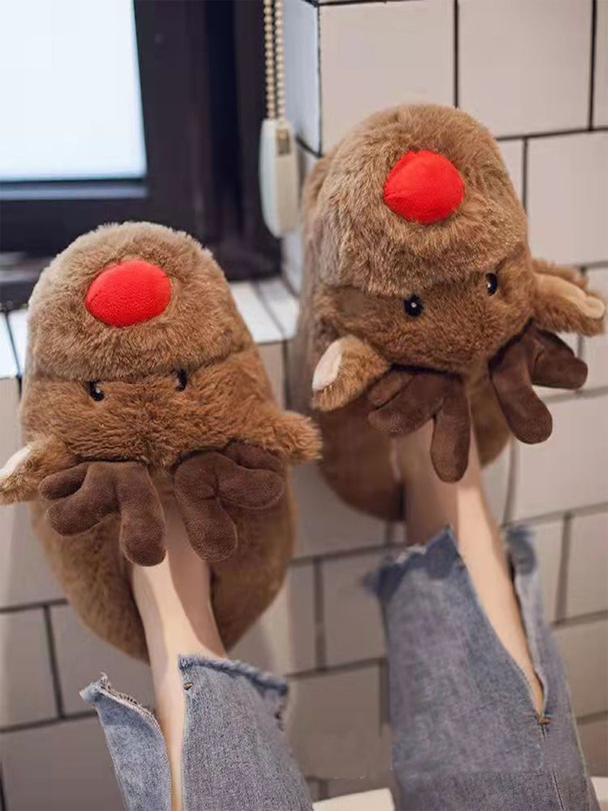 Pluszowe kapcie-skarpety renifer